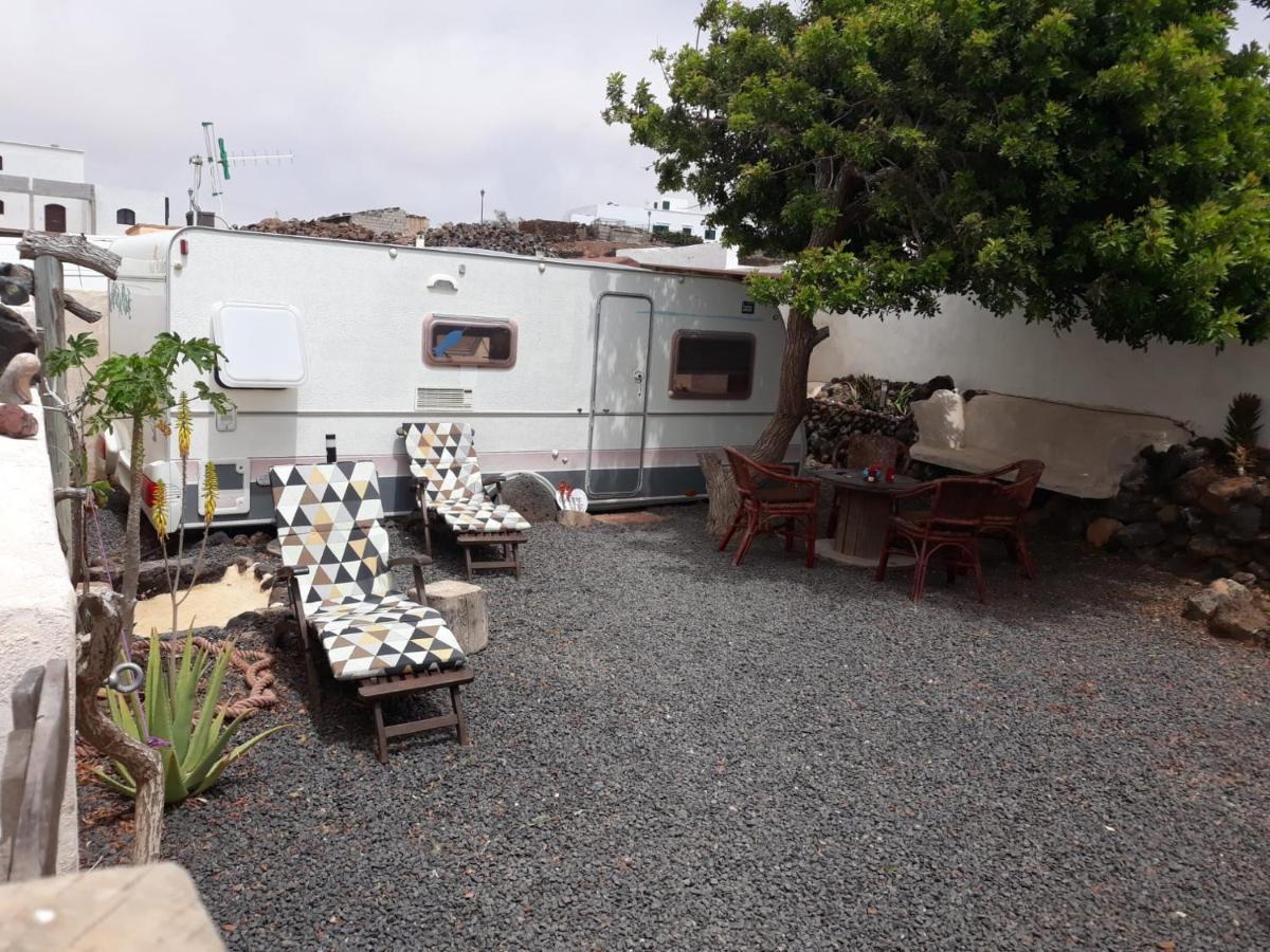 "Lapa" Caravan Apartamento Tinajo Exteriör bild